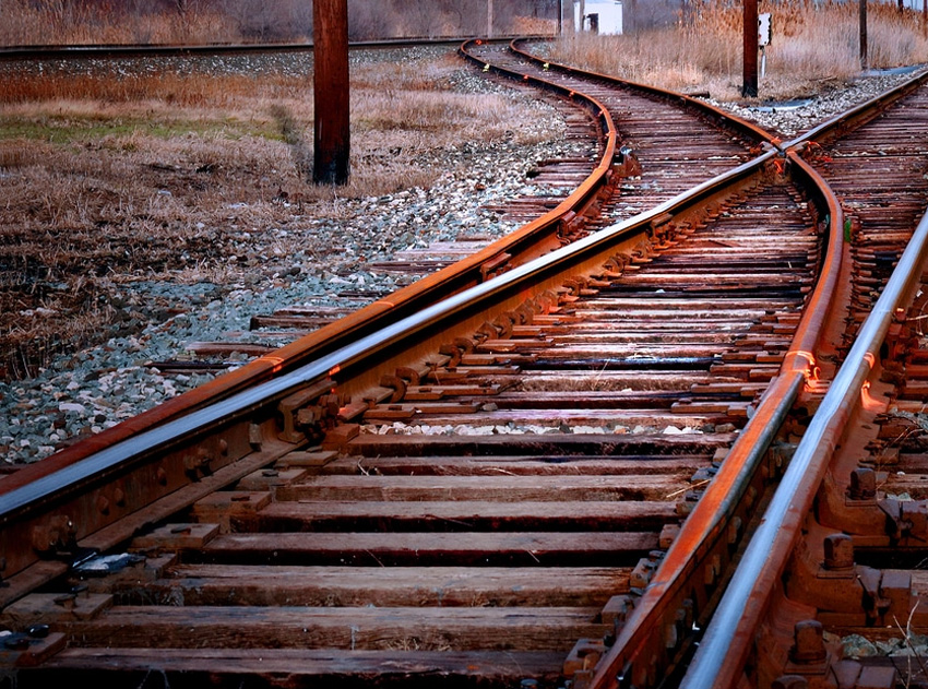 The Application of Pinkuo Thread Rolling Machines in the Railway Transportation Industry
