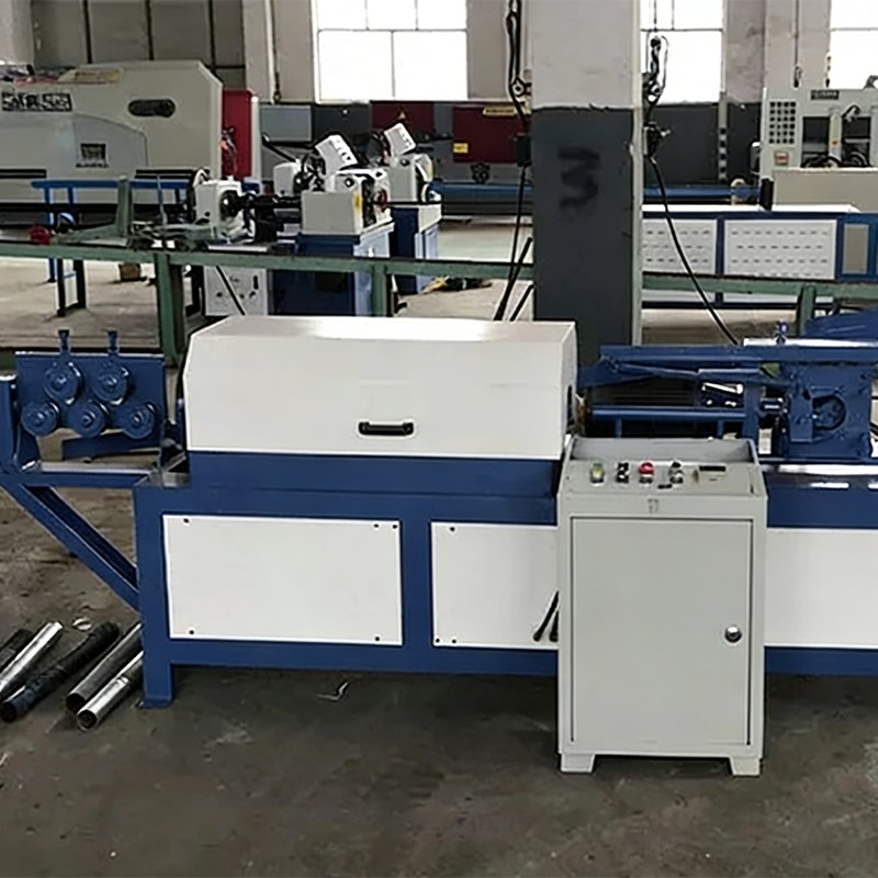 Straightening and cutting machine